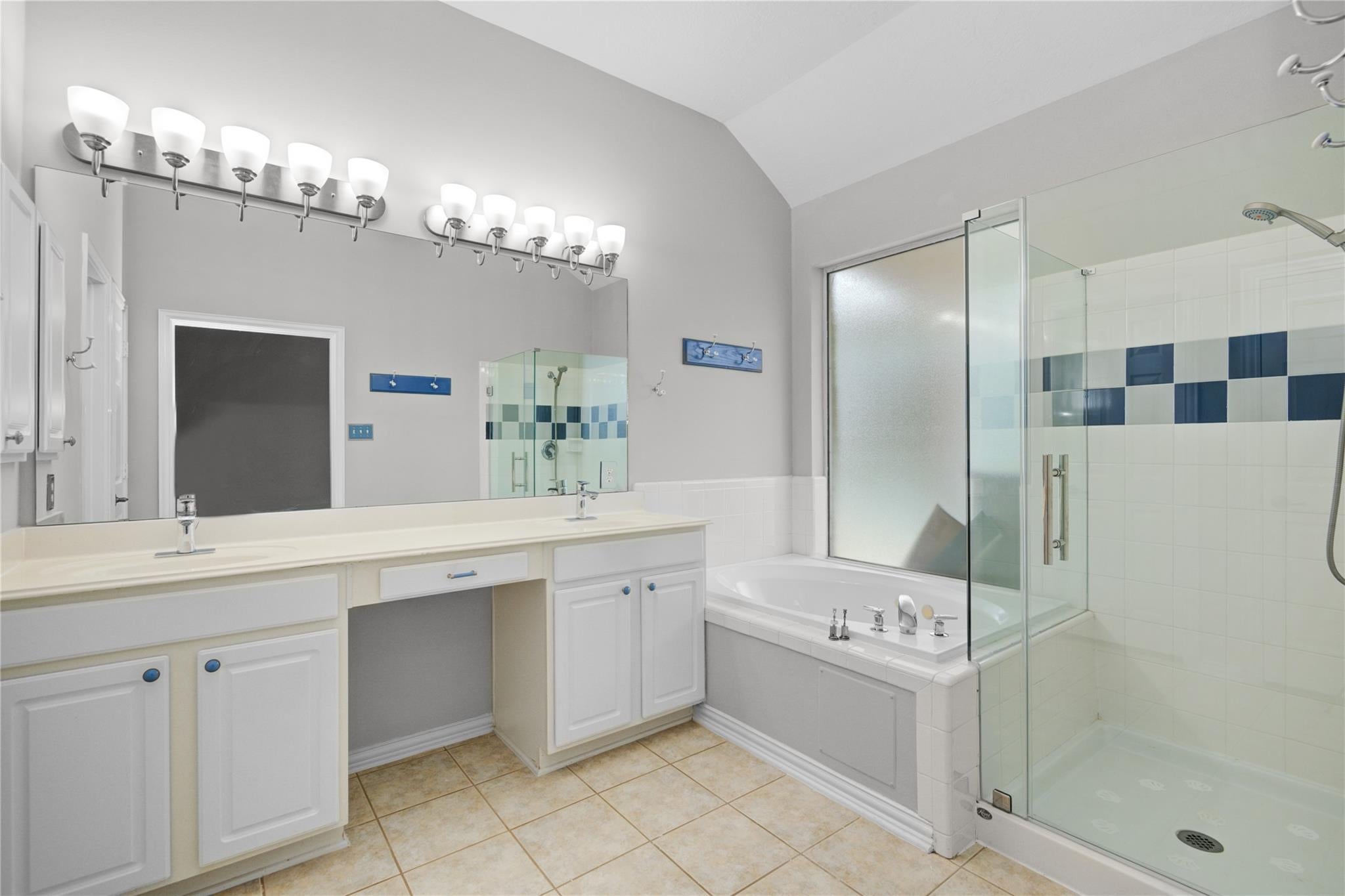 1293 Ocean Manor Lane