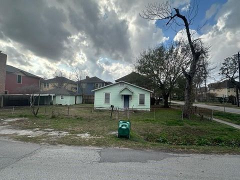 Photo of 2543 Bevis Street, Houston, TX 77008 (MLS # 32856851)