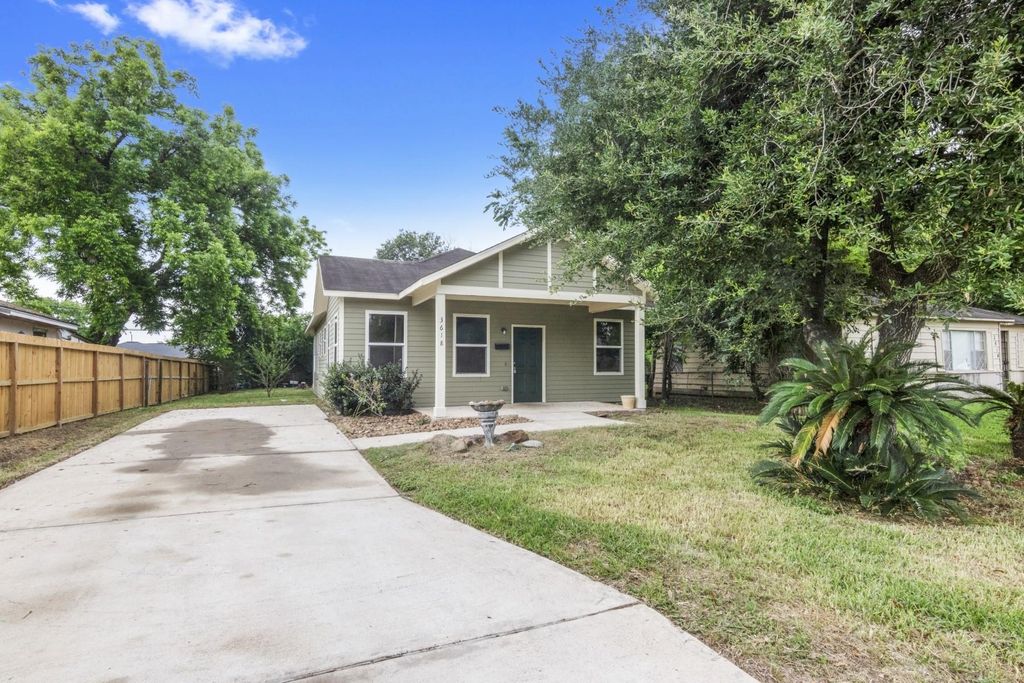 Photo of 3618 Rockingham Street, Houston, TX 77051 (MLS # 52243797)