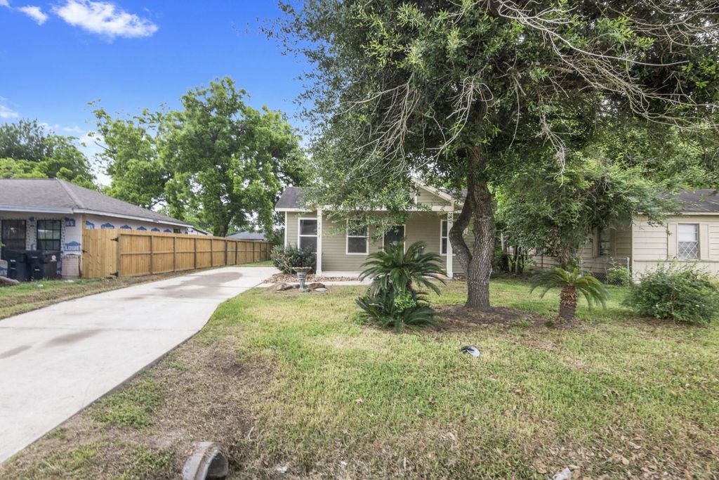 Photo of 3618 Rockingham Street, Houston, TX 77051 (MLS # 52243797)