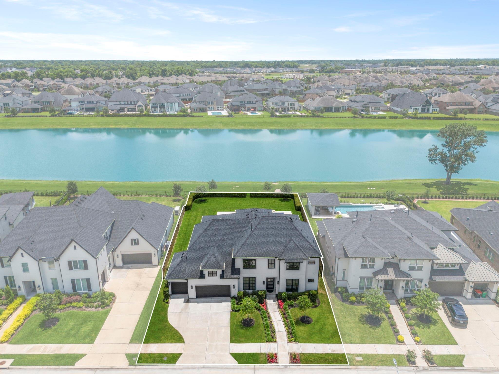 10414 Fountain Shore Drive