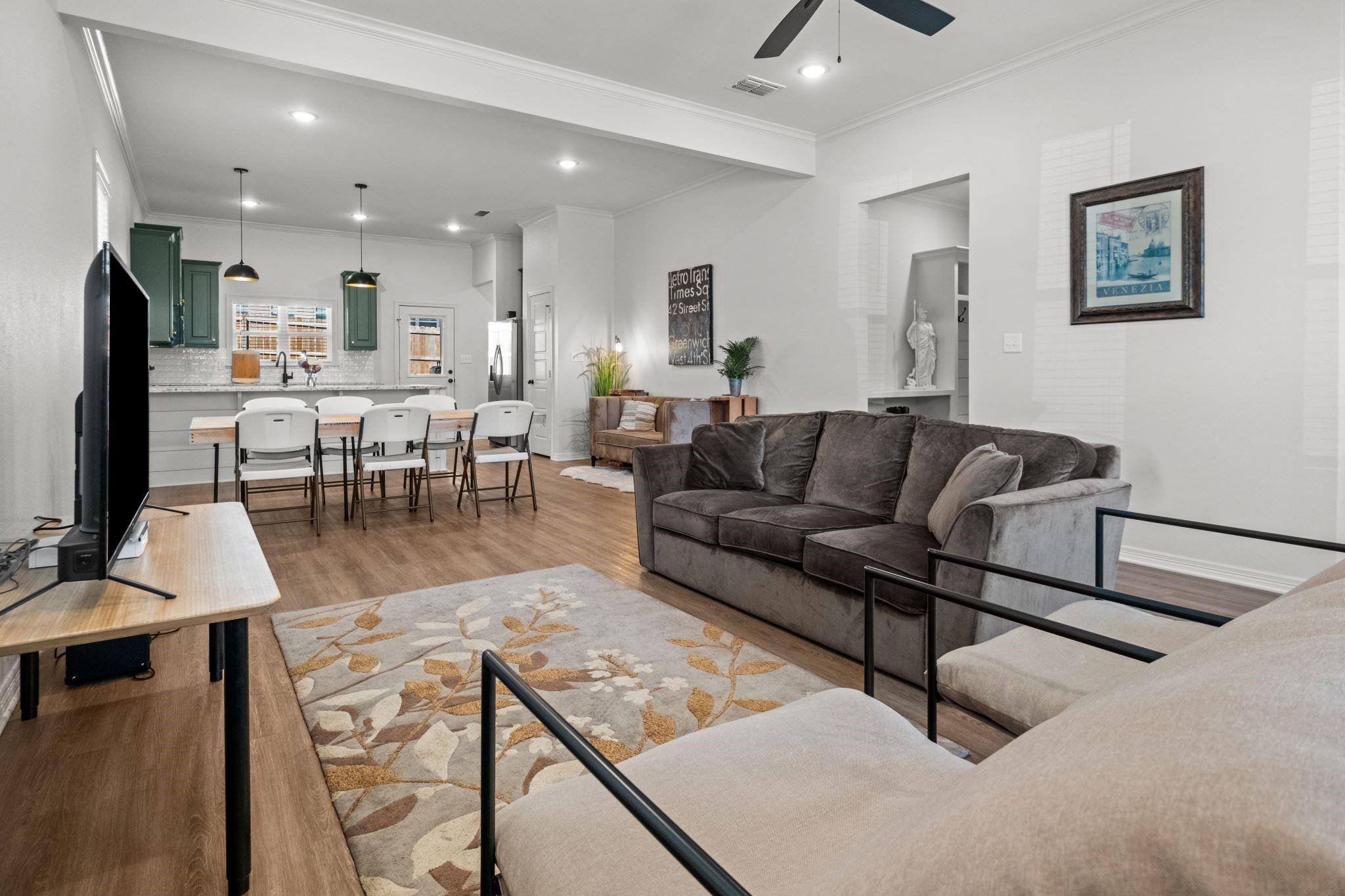 3067 Royal Garden Road