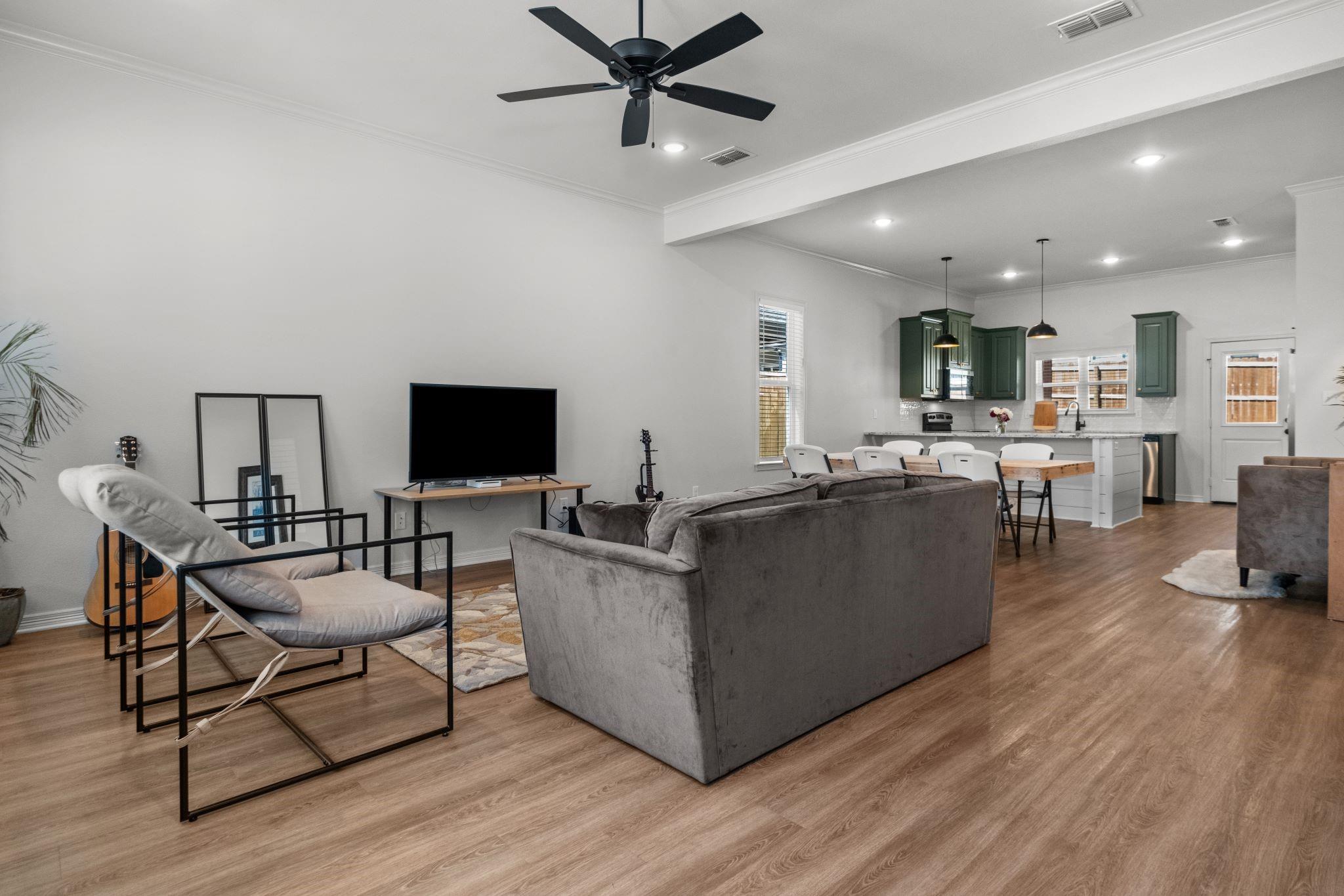 3067 Royal Garden Road