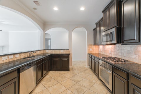 Homes For Rent - 7 E Deer River Circle<br/> The Woodlands, TX 77389