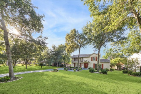 Photo of 718 Garden Oaks Boulevard, Houston, TX 77018 (MLS # 49034094)