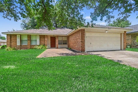 Photo of 16715 Manowar Lane, Friendswood, TX 77546 (MLS # 46900054)