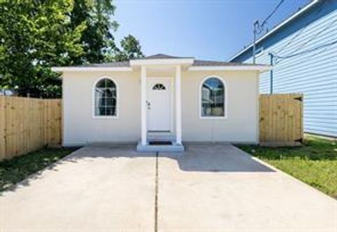 Photo of 16859 W Juneau, Montgomery, TX 77316 (MLS # 95877116)
