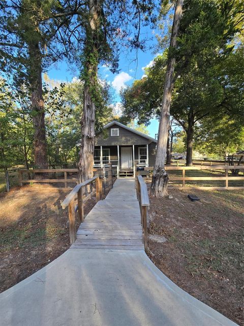Photo of 511 S Roosevelt Avenue, Cleveland, TX 77327 (MLS # 22175216)