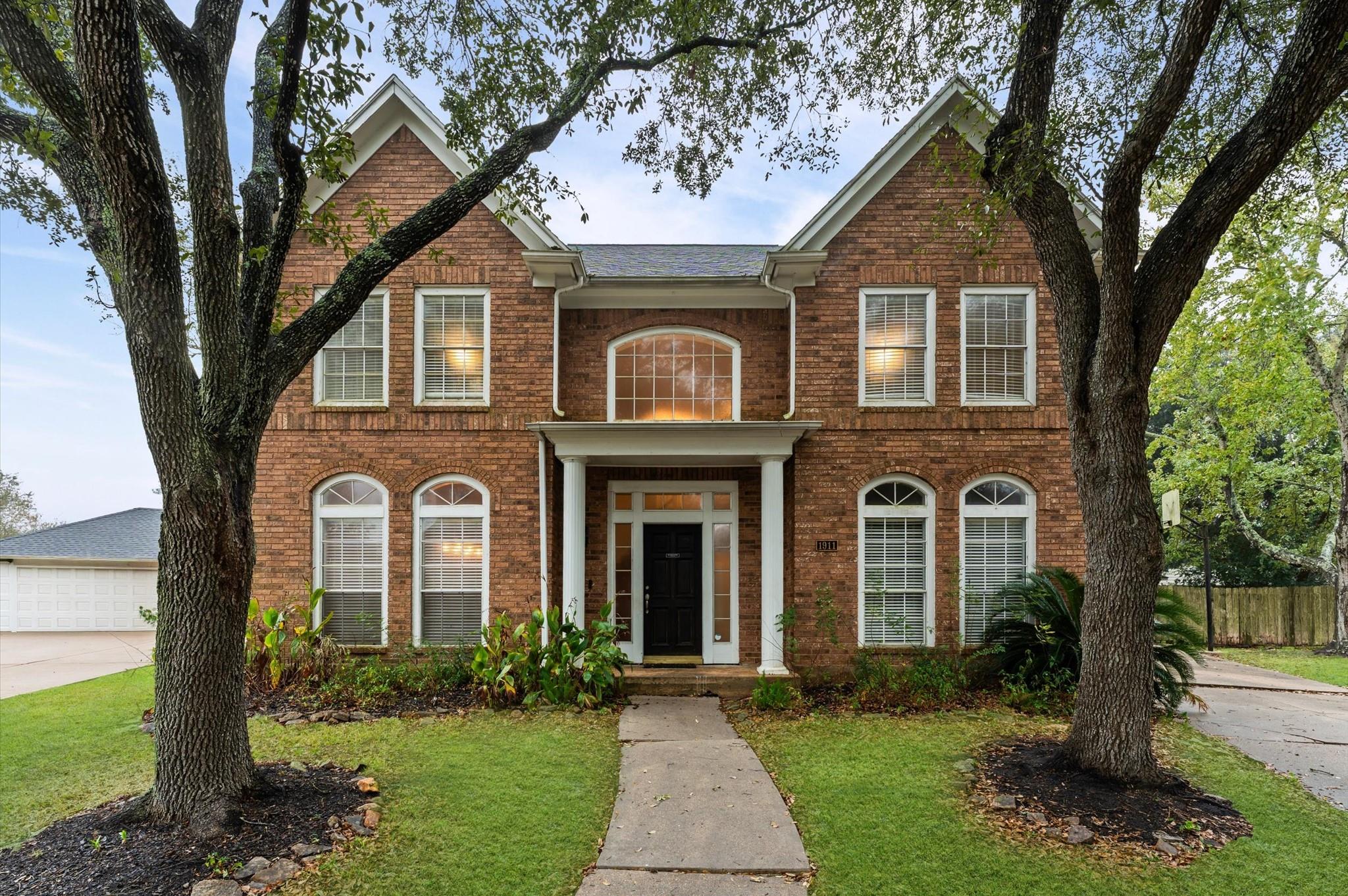 1911 Triple Mast Circle