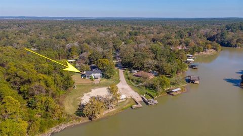 Photo of 360 S Lakeside Drive, Huntsville, TX 77320 (MLS # 10087332)