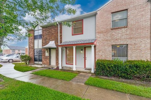Townhouse For Sale - 4053 Young Street<br/> Pasadena, TX 77504