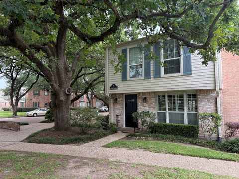 Photo of 12975 Trail Hollow Dr Drive, Houston, TX 77079 (MLS # 57247974)