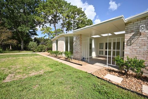 Photo of 14420 Westway Lane, Houston, TX 77077 (MLS # 85537237)