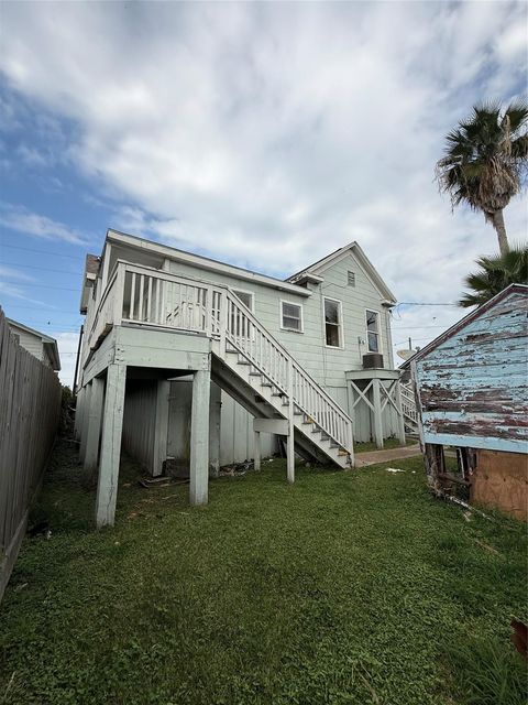 Photo of 709 38th Street, Galveston, TX 77550 (MLS # 3110817)