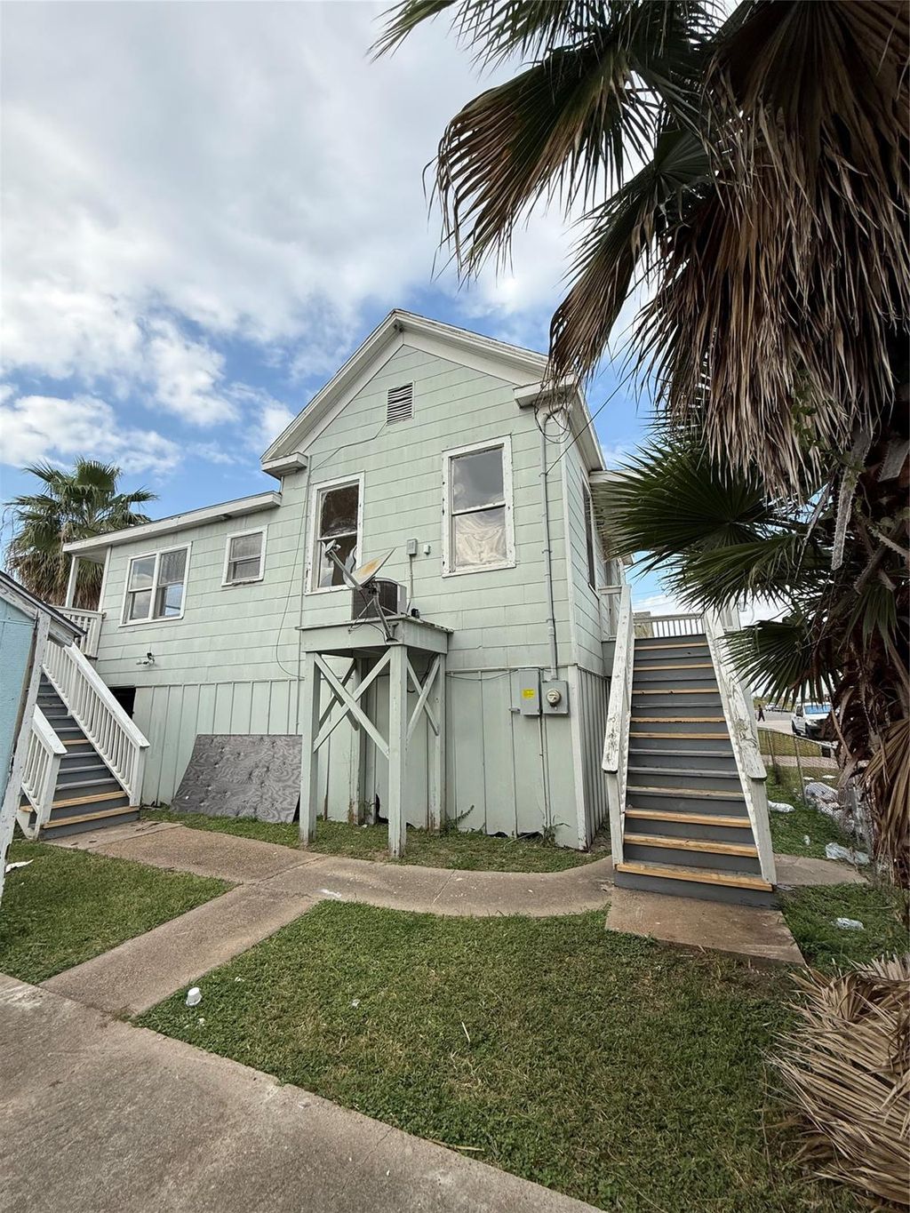 Photo of 709 38th Street, Galveston, TX 77550 (MLS # 3110817)