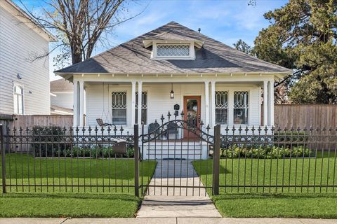 Photo of 1847 Cortlandt Street, Houston, TX 77008 (MLS # 80809971)