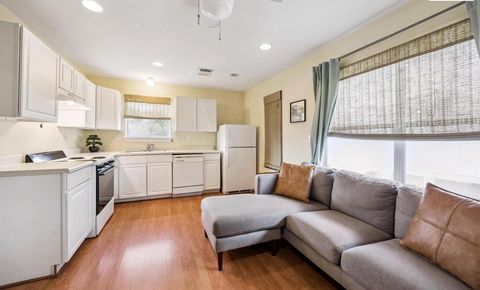 Tiny photo for 1847 Cortlandt Street, Houston, TX 77008 (MLS # 80809971)