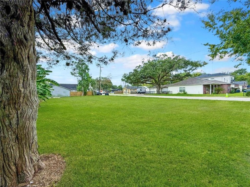 Photo of 115 W Cleveland Street, Alvin, TX 77511 (MLS # 92412209)