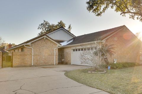 Photo of 14211 Sandfield Drive, Houston, TX 77077 (MLS # 30196642)