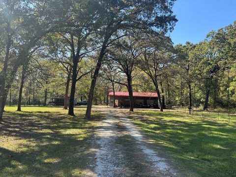 Homes For Sale - 690 Jim Fenley Loop Loop<br/> Angelina County, Lufkin, TX 75901