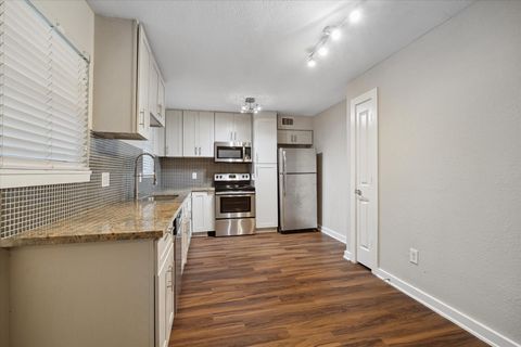 Photo of 524 Heights Boulevard #2, Houston, TX 77007 (MLS # 91025694)