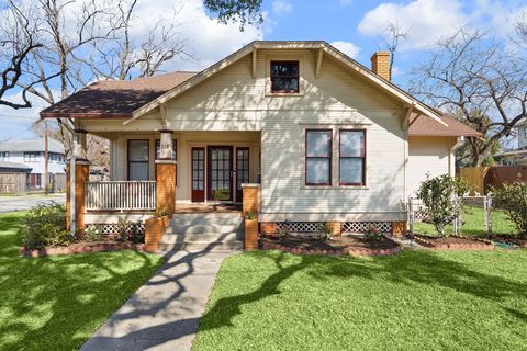 Photo of 313 Byrne Street, Houston, TX 77009 (MLS # 2965503)