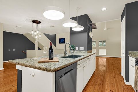 Tiny photo for 227 W Gray St, Houston, TX 77019 (MLS # 52498527)