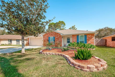 Photo of 2607 Plymouth Rock Drive, Webster, TX 77598 (MLS # 44438960)