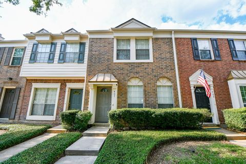 Photo of 2930 Grants Lake Boulevard #407, Sugar Land, TX 77479 (MLS # 74084427)