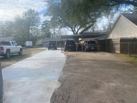 Apartment For Sale - 902 S Holly Avenue<br/> Cleveland, TX 77327