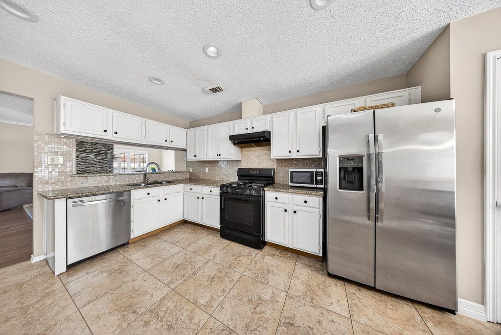 Photo of 9319 Bayou Bluff Drive, Spring, TX 77379 (MLS # 60350631)