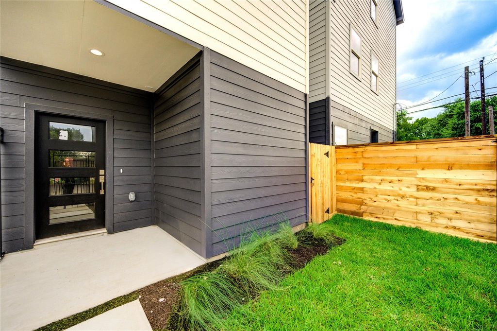 Photo of 3404 Rawley Street, Houston, TX 77020 (MLS # 53252517)