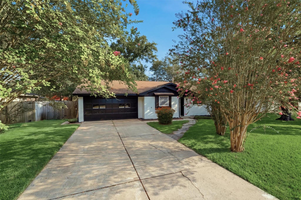 Photo of 719 Cherry Valley Drive, Houston, TX 77336 (MLS # 44550732)