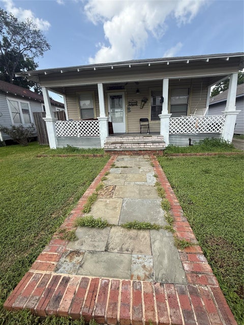 Photo of 7635 Avenue C, Houston, TX 77012 (MLS # 86667108)