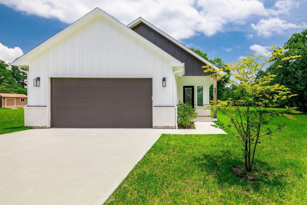 Photo of 68 Fairway Drive, Trinity, TX 75862 (MLS # 88316405)