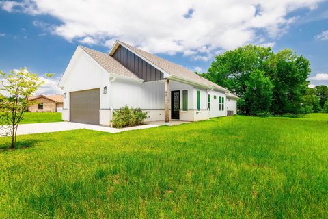 Photo of 68 Fairway Drive, Trinity, TX 75862 (MLS # 88316405)