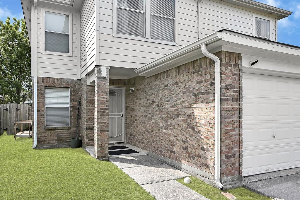 Photo of 11818 Kewalo Basin Lane, Houston, TX 77034 (MLS # 96357240)