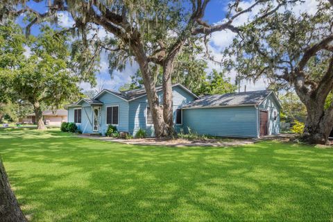 Photo of 706 E New York Street, Brazoria, TX 77422 (MLS # 85479168)