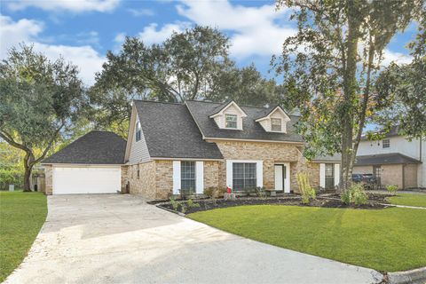 Photo of 225 Saint Cloud Drive, Friendswood, TX 77546 (MLS # 33166139)