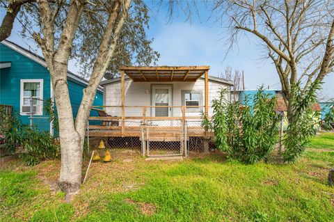 Photo of 1210 56th Street, Galveston, TX 77551 (MLS # 38250346)