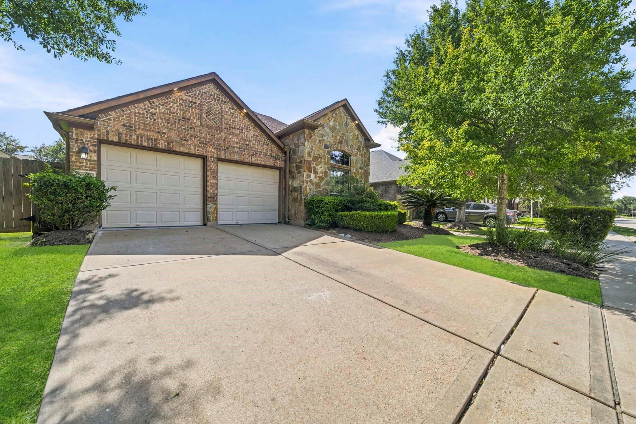 2206 Ascot Lane