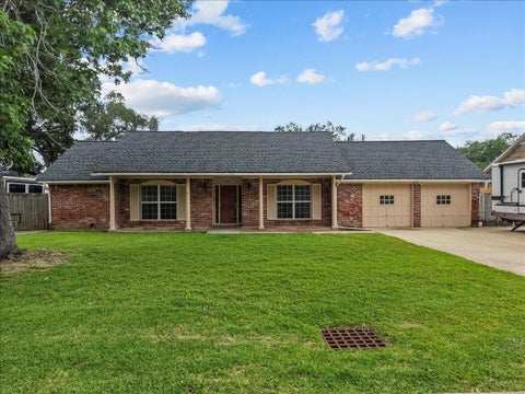 Photo of 635 Meadowlawn St ST, La Porte, TX 77571 (MLS # 59715146)