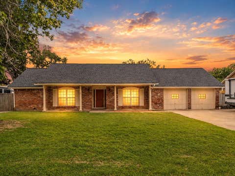 Homes For Sale - 635 Meadowlawn St St<br/> La Porte, TX 77571