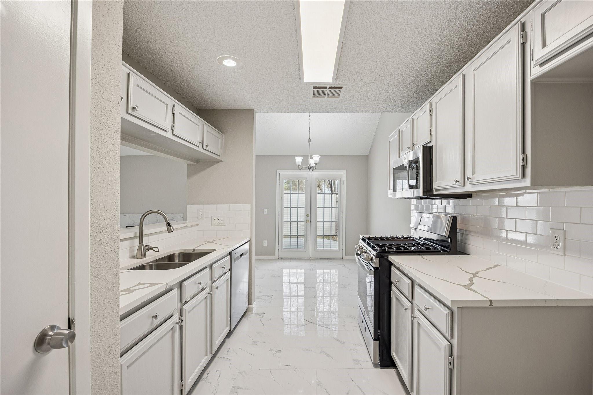 3127 E Heatherock Circle