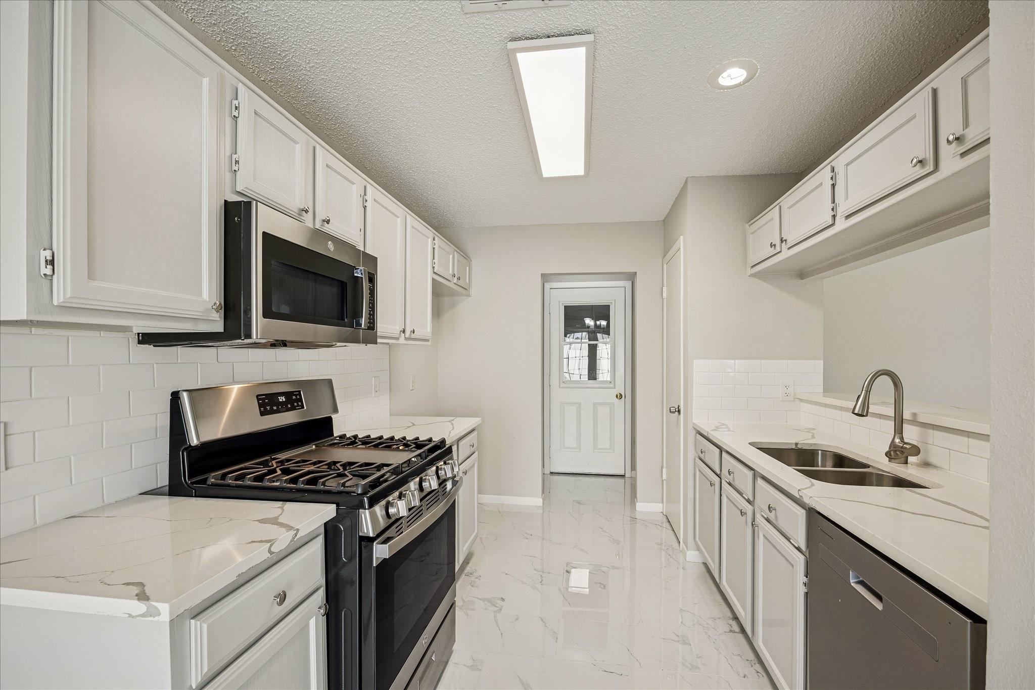 3127 E Heatherock Circle