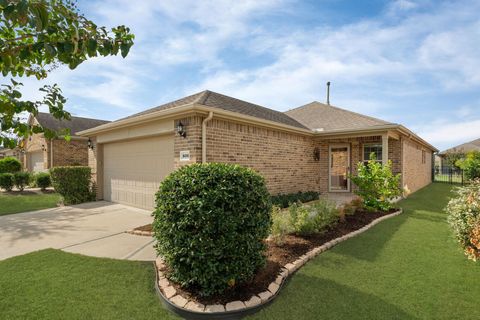 Photo of 606 Saguaro Way, Richmond, TX 77469 (MLS # 19097930)