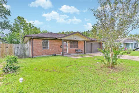 Photo of 807 Temple Drive, Hitchcock, TX 77563 (MLS # 21950894)
