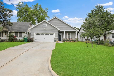 Photo of 913 Eleanor Street, Houston, TX 77009 (MLS # 6906687)