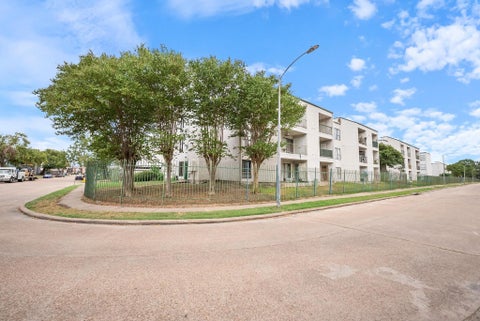 Photo of 2818 S Bartell Drive #39, Houston, TX 77054 (MLS # 48208620)