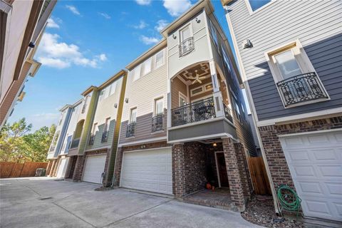 Photo of 621 Rutland Street #B, Houston, TX 77007 (MLS # 57983682)